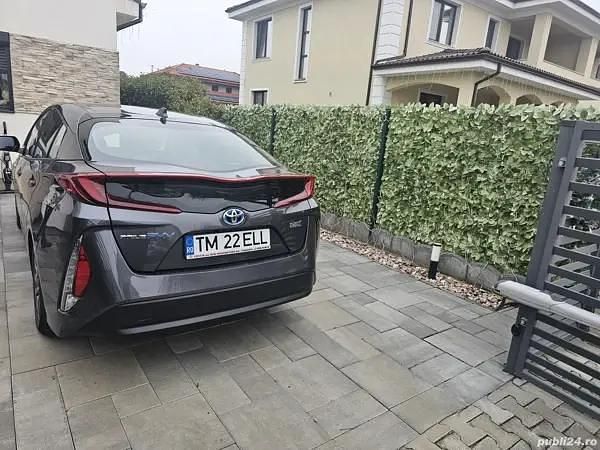 Second-hand Toyota Prius Plug-in Hybrid Comfort 122 CP (89 kW) 2018 Hatchback