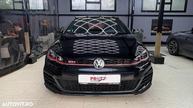 Second-hand VW Golf VIII GTI 245 CP (180 kW) 2020 Culoarenegru Hatchback