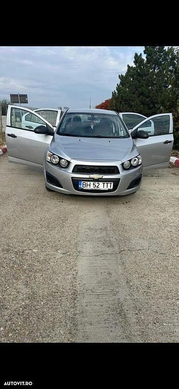 Culoareargint Utilizat 2013 Chevrolet Aveo LT Berlinǎ | 3.800 EUR (Preț bun) - Imagine 1/4