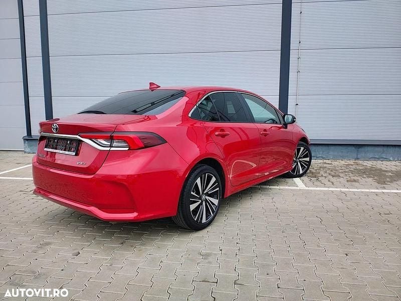 Second-hand Toyota Corolla 140 CP (102 kW) 2024 Culoarerosu Berlinǎ