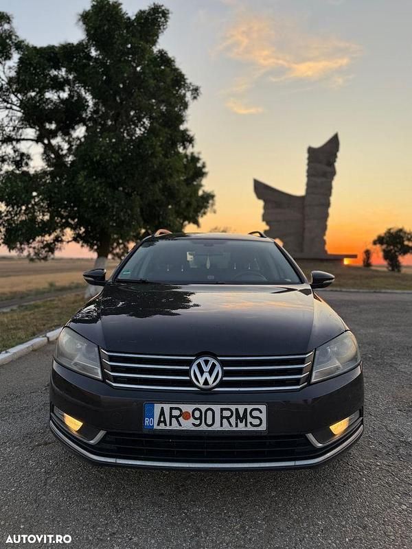 Culoaremaro Utilizat 2011 VW Passat Break | 4.500 EUR (Preț bun) - Imagine 1/4