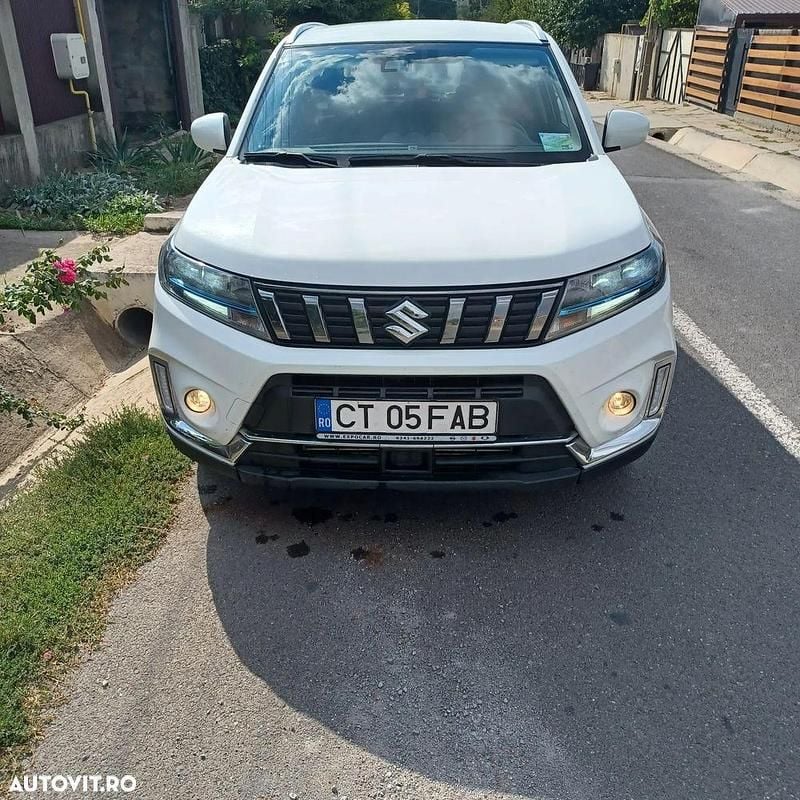 Culoarealb Utilizat 2023 Suzuki Vitara SUV | 15.800 EUR (Preț bun) - Imagine 1/4
