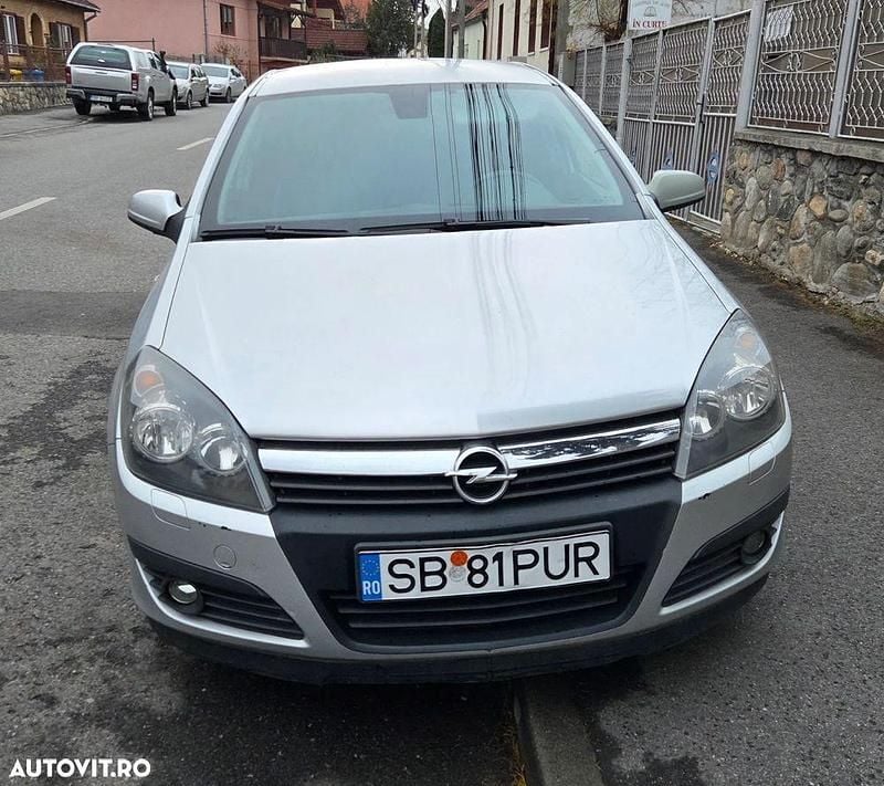 Culoareargint Second-hand 2006 Opel Astra Hatchback | 1.850 EUR (Preț OK) - Imagine 1/4