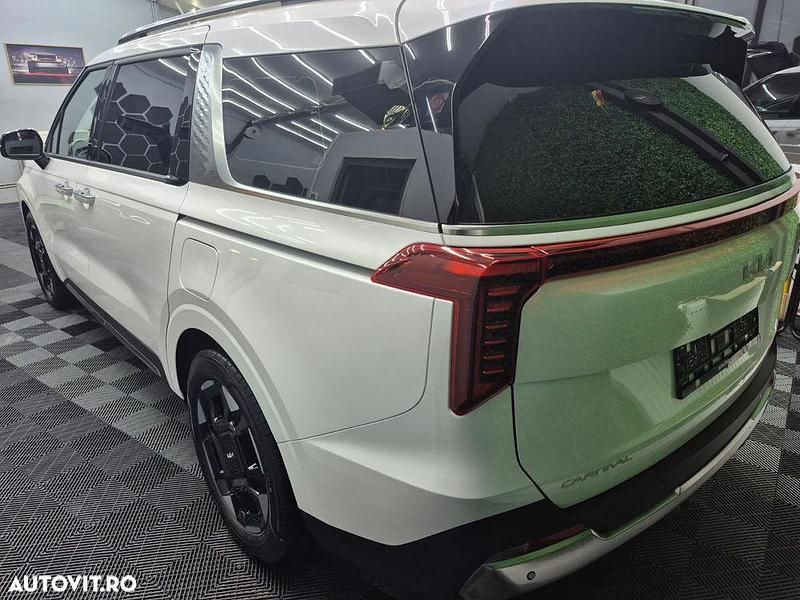 Second-hand Kia Carnival 200 CP (147 kW) 2024 Culoarealb Monovolum