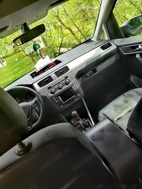 Maro Utilizat 2016 VW Caddy Maxi Monovolum | 9.500 EUR (Preț bun) - Imagine 1/4