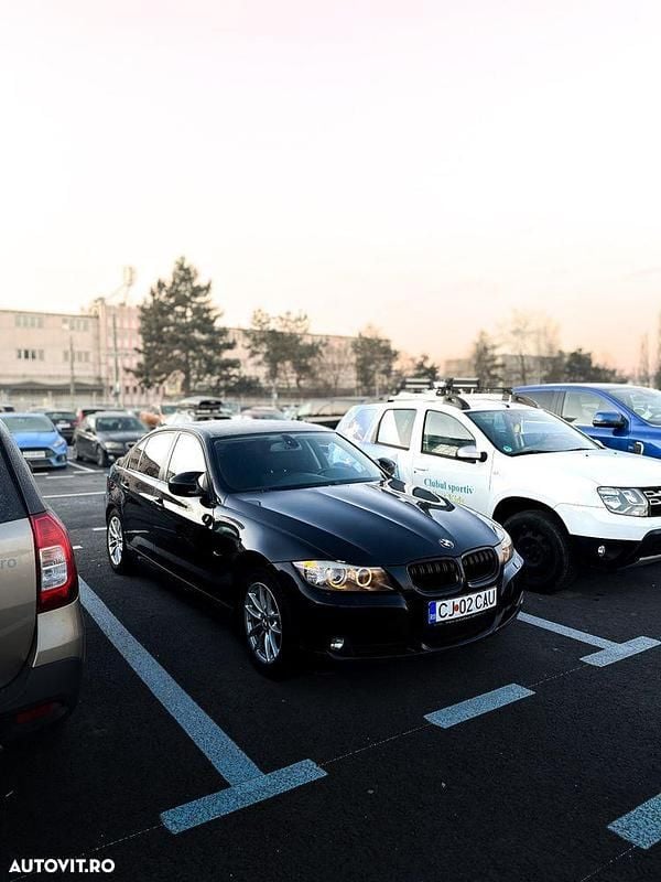 Culoarenegru Utilizat 2009 BMW 320 Berlinǎ | 5.999 EUR (Preț OK) - Imagine 1/4