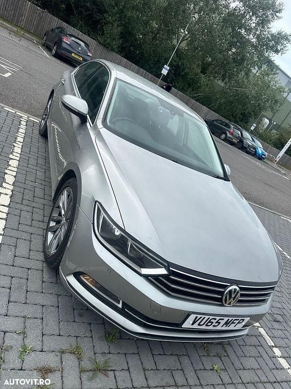 Gri Utilizat 2015 VW Passat Business Berlinǎ | 4.300 EUR - Imagine 1/4