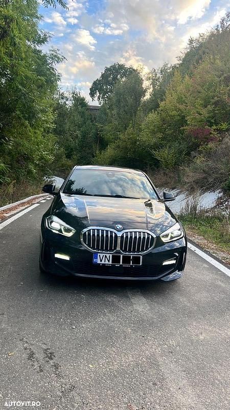 Culoarenegru Utilizat 2022 BMW 118 M Sport Hatchback | 19.900 EUR (Preț bun) - Imagine 1/4