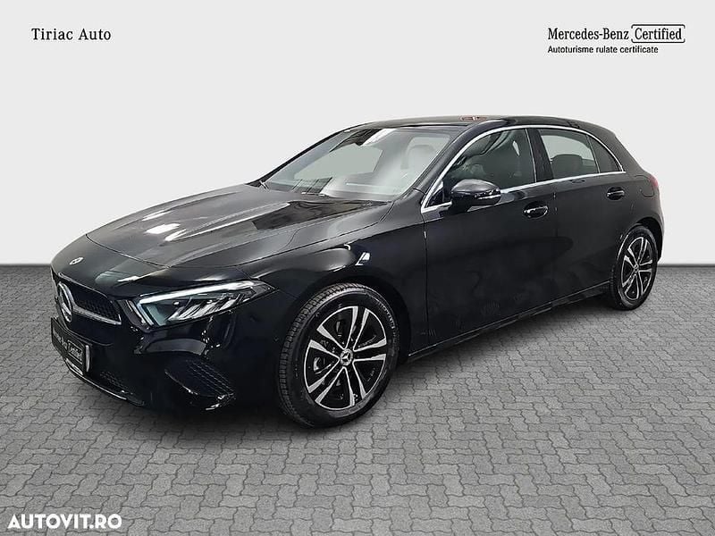 Culoarenegru Utilizat 2024 Mercedes A180 Hatchback | 29.390 EUR (Preț bun) - Imagine 1/4
