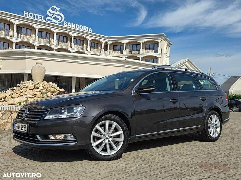 Second-hand VW Passat Highline 140 CP (102 kW) 2012 Culoaremaro Break