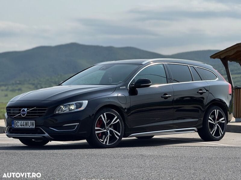 Negru Utilizat 2014 Volvo V60 Summum Break | 11.150 EUR (Preț OK) - Imagine 1/4