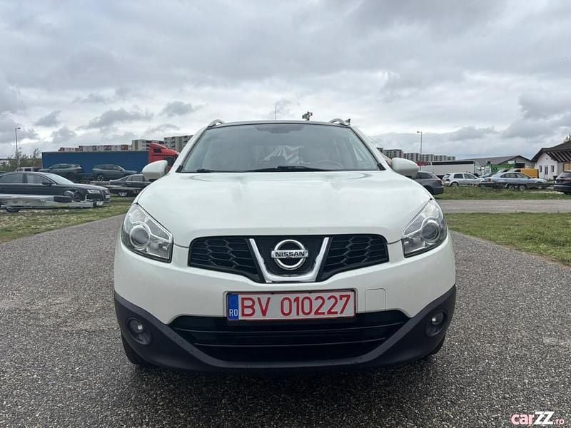 Alb Utilizat 2014 Nissan Qashqai SUV | 6.900 EUR (Super Preț) - Imagine 1/4