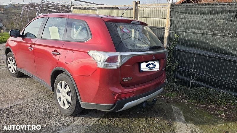 Second-hand Mitsubishi Outlander Invite+ 150 CP (110 kW) 2015 Culoarerosu SUV