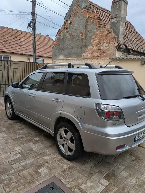 Second-hand Mitsubishi Outlander Edition 163 CP (119 kW) 2006 Argintiu SUV