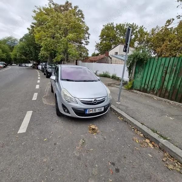 Argintiu Utilizat 2011 Opel Corsa Edition Hatchback | 3.500 EUR (Preț OK) - Imagine 1/4