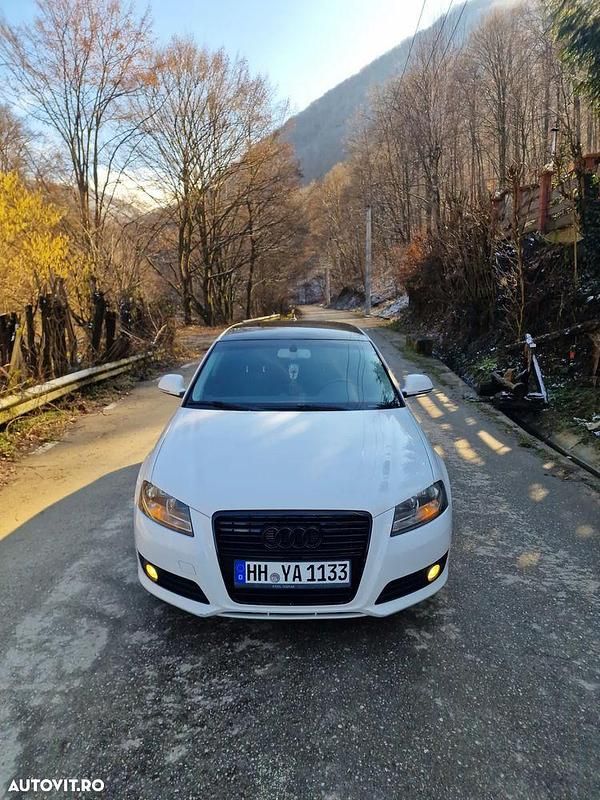 Second-hand Audi A3 S-Line 140 CP (102 kW) 2009 Culoarealb Hatchback
