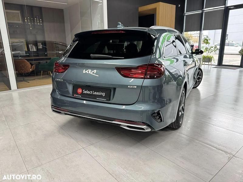 Second-hand Kia Ceed Platinum Edition 141 CP (103 kW) 2022 Culoareverde Hatchback