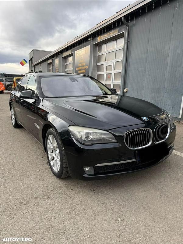 Second-hand BMW 730 Sport Line 245 CP (180 kW) 2011 Culoarenegru Berlinǎ