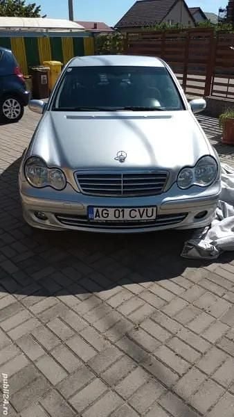 Argintiu Utilizat 2006 Mercedes C200 Berlinǎ | 15.500 EUR - Imagine 1/2
