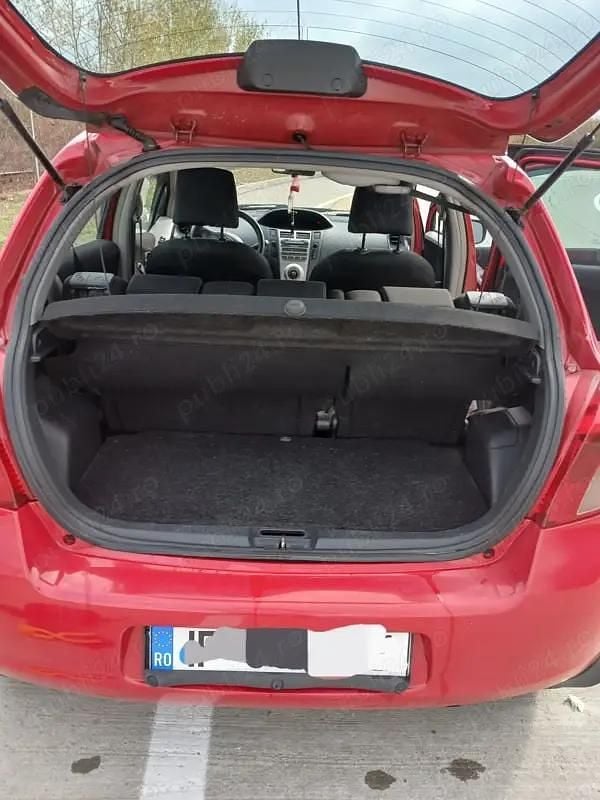 Utilizat 2005 Toyota Yaris Berlinǎ | 2.700 EUR - Imagine 1/4