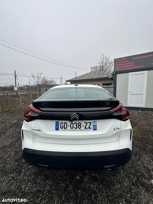 Second-hand Citroën C4 Feel 130 CP (95 kW) 2022 Culoarealb Hatchback
