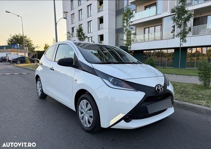 Second-hand Toyota Aygo 72 CP (52 kW) 2017 Culoarealb Hatchback