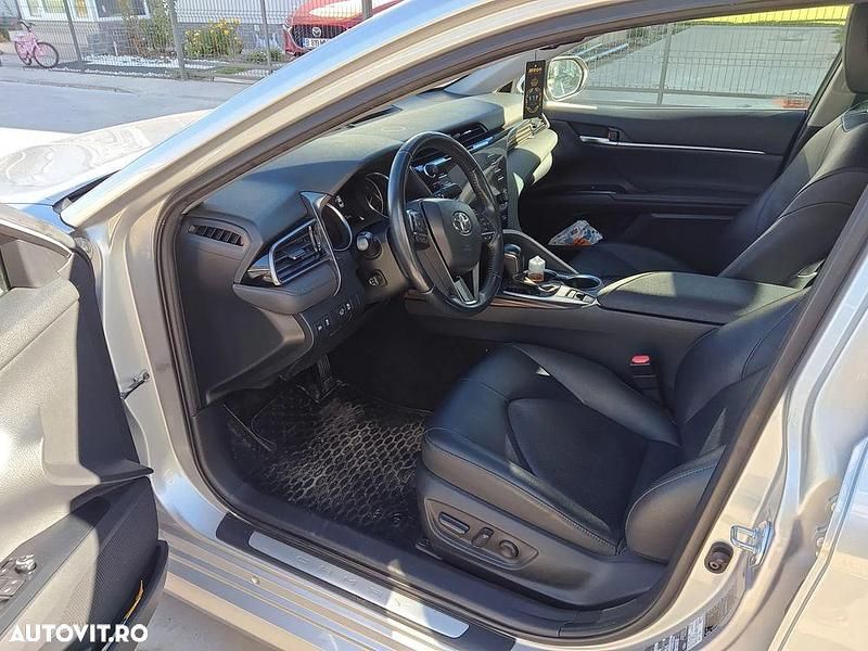 Second-hand Toyota Camry 218 CP (160 kW) 2019 Culoareargint Berlinǎ