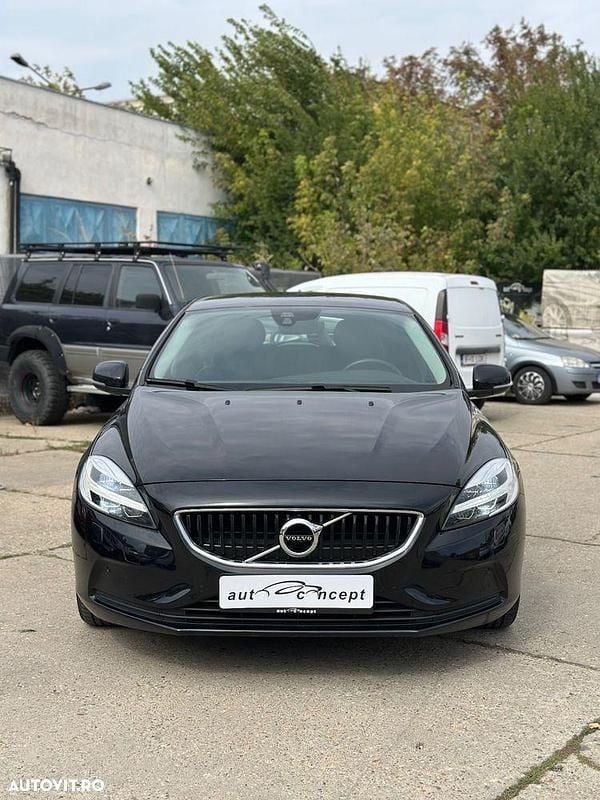 Culoarenegru Utilizat 2017 Volvo V40 Summum Break | 9.000 EUR (Preț bun) - Imagine 1/4