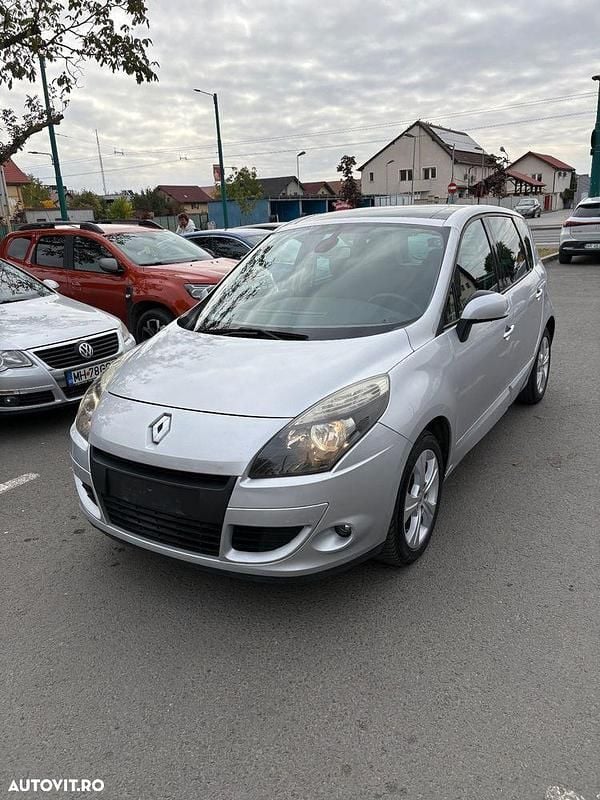 Culoareargint Utilizat 2010 Renault Scénic III Initiale Paris Monovolum | 2.950 EUR (Preț bun) - Imagine 1/4