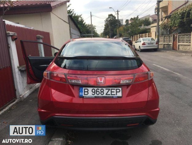 Rosu Utilizat 2006 Honda Civic Hatchback | 3.990 EUR (Preț OK) - Imagine 1/4