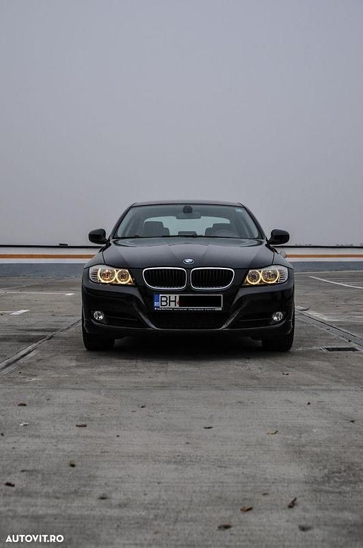 Second-hand BMW 318 143 CP (105 kW) 2009 Culoarenegru Berlinǎ