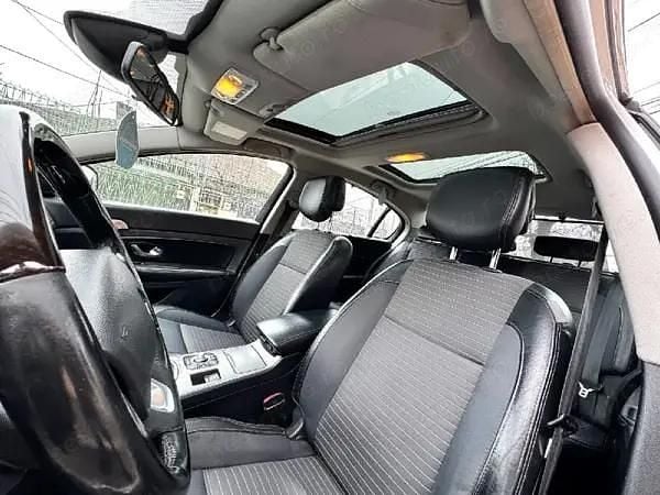 Second-hand Renault Latitude 150 CP (110 kW) 2012 Alb Berlinǎ