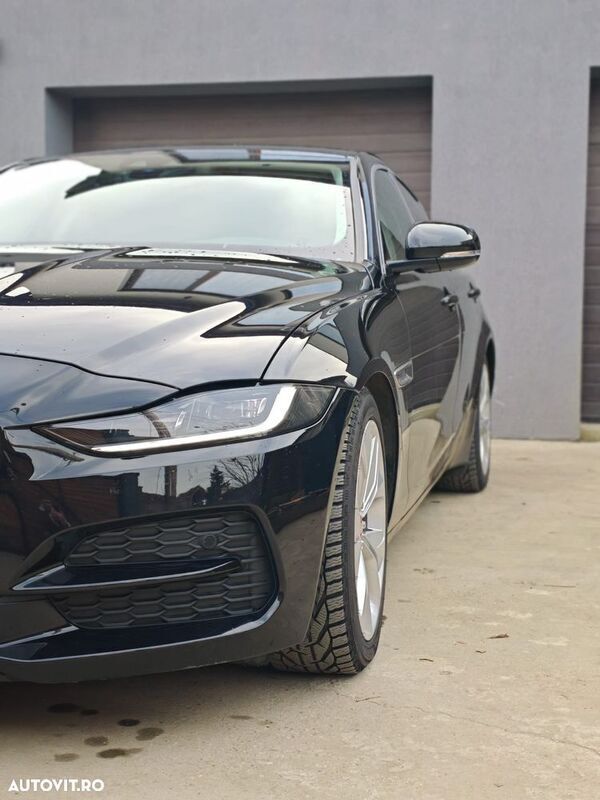 Negru Utilizat 2020 Jaguar XE S Berlinǎ | 24.115 EUR - Imagine 1/4