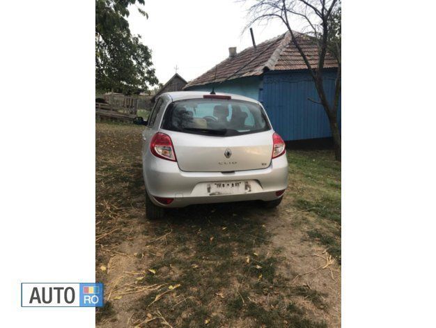 Gri Utilizat 2011 Renault Clio II Hatchback | 4.500 EUR - Imagine 1/4
