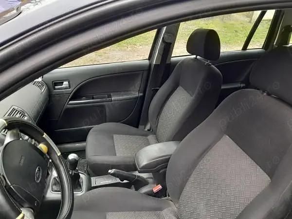 Second-hand Ford Mondeo 130 CP (95 kW) 2005 Albastru Hatchback