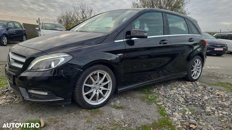 Second-hand Mercedes B180 109 CP (80 kW) 2012 Culoarenegru Monovolum