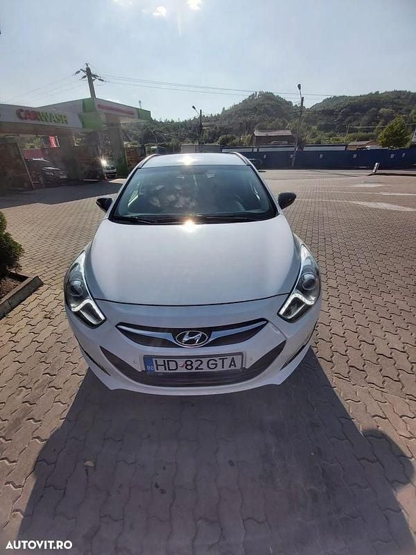 Culoarealb Utilizat 2013 Hyundai i40 Space Break | 6.600 EUR (Puțin scump) - Imagine 1/4