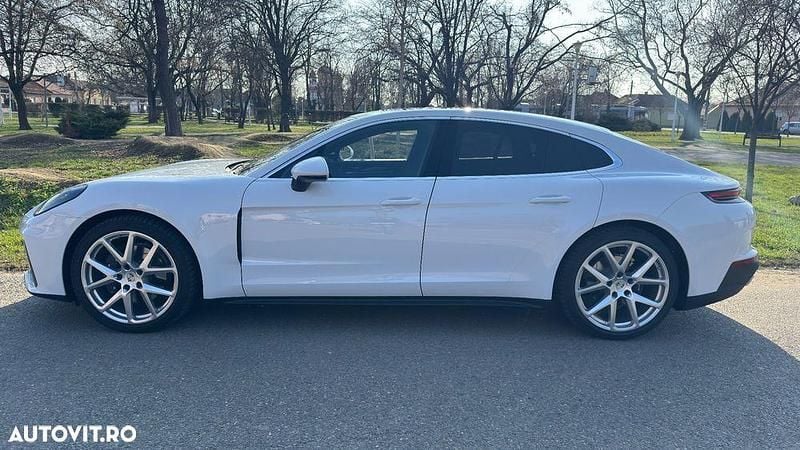 Second-hand Porsche Panamera 500 CP (367 kW) 2024 Culoarealb Hatchback