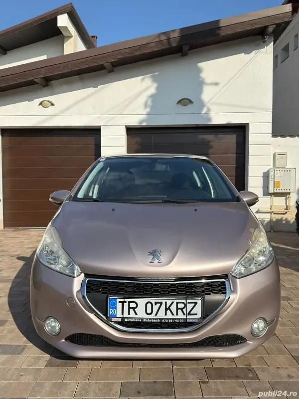 Gri Utilizat 2013 Peugeot 208 Hatchback | 5.300 EUR (Scump) - Imagine 1/4
