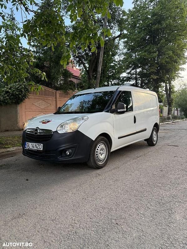 Alb Utilizat 2017 Opel Combo Monovolum | 4.950 EUR (Preț bun) - Imagine 1/4