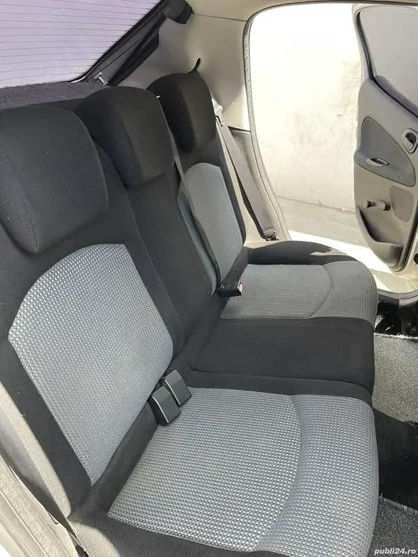 Second-hand Peugeot 206 109 CP (80 kW) 2004 Argintiu Berlinǎ