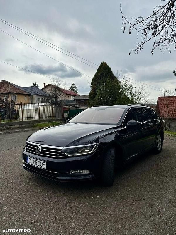 Culoarenegru Utilizat 2015 VW Passat Comfortline Break | 8.600 EUR (Preț bun) - Imagine 1/4