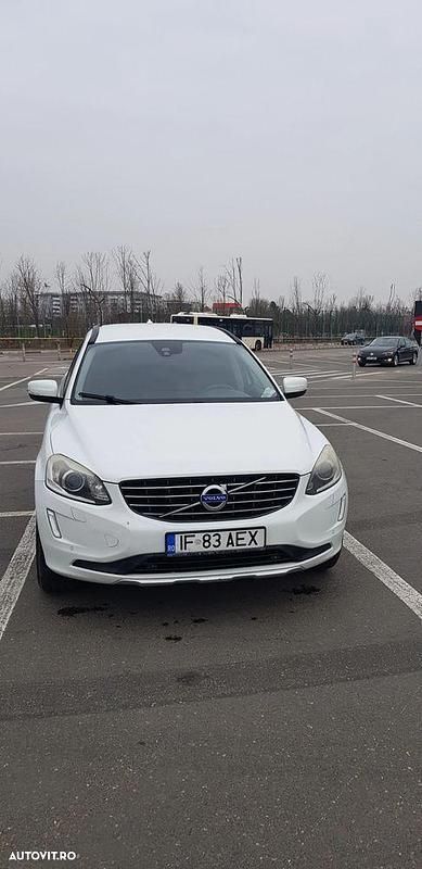 Alb Utilizat 2015 Volvo XC60 Kinetic SUV | 10.400 EUR - Imagine 1/4