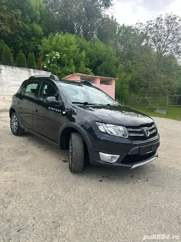 Utilizat 2013 Dacia Sandero Stepway Hatchback | 5.300 EUR (Preț OK) - Imagine 1/4