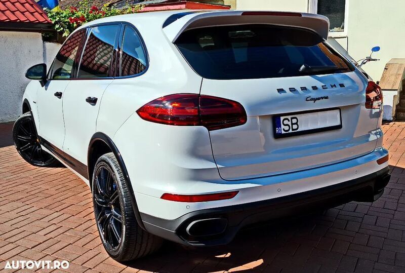 Second-hand Porsche Cayenne 245 CP (180 kW) 2016 Alb SUV