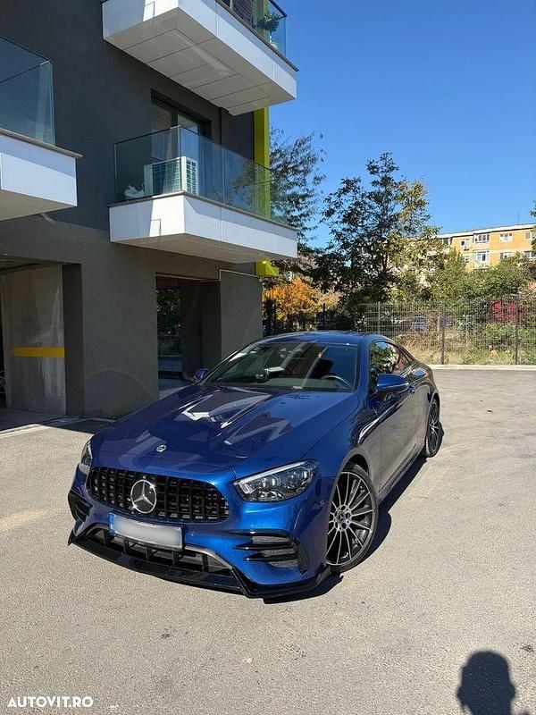 Culoarealbastru Utilizat 2021 Mercedes E220 AMG line Coupe | 43.990 EUR - Imagine 1/4