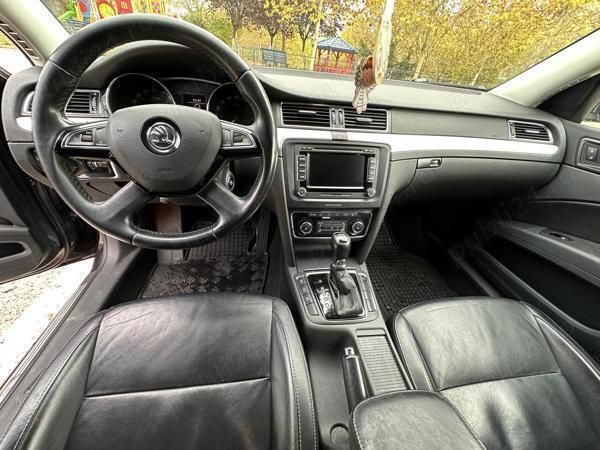 Negru Utilizat 2015 Skoda Superb Exclusive Berlinǎ | 9.800 EUR (Preț OK) - Imagine 1/4