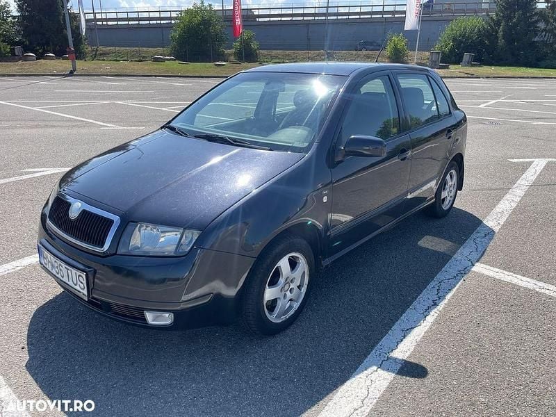 Culoarenegru Utilizat 2001 Skoda Fabia Sport | 1.399 EUR (Super Preț) - Imagine 1/4