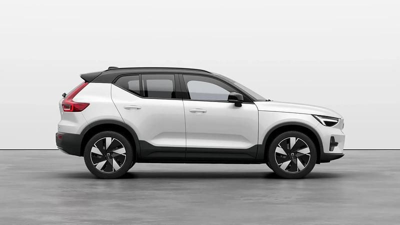 ["crystal white"] Utilizat 2023 Volvo XC40 Plus SUV | 54.111 EUR - Imagine 1/4