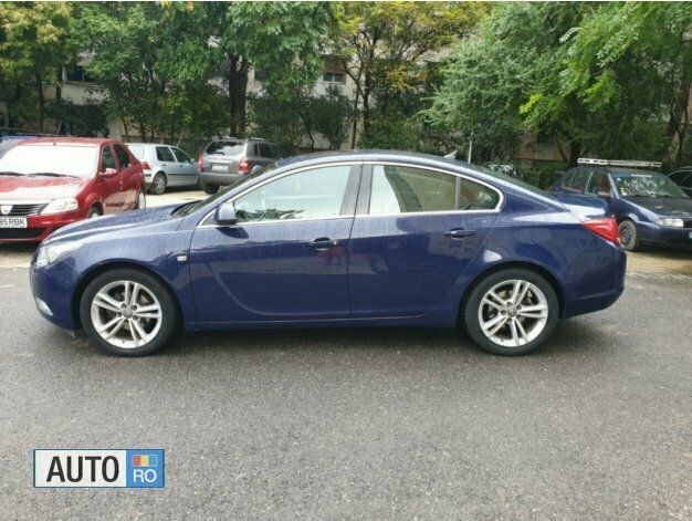 Second-hand Opel Insignia 130 CP (95 kW) 2012 Albastru Berlinǎ